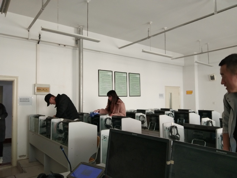 学院开展“弘扬雷锋精神，树形象育学风”系列活动----“良好学习环境，...