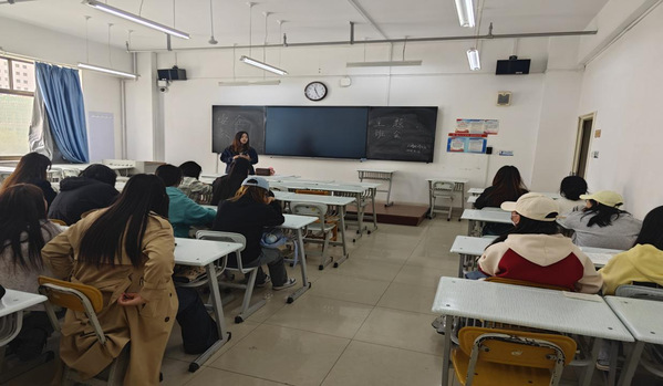 必赢565net官网各班召开校园安全教育主题班会