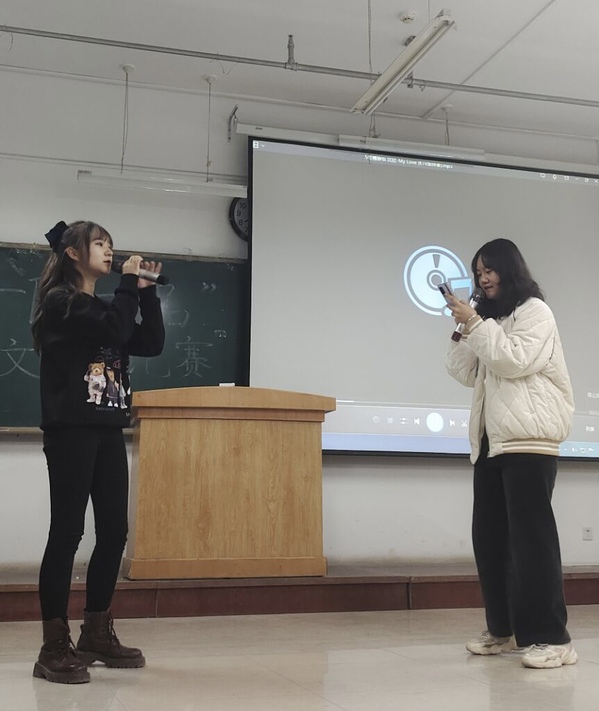 学院开展“一院一品”语伴华韵系列活动之英文歌曲比赛