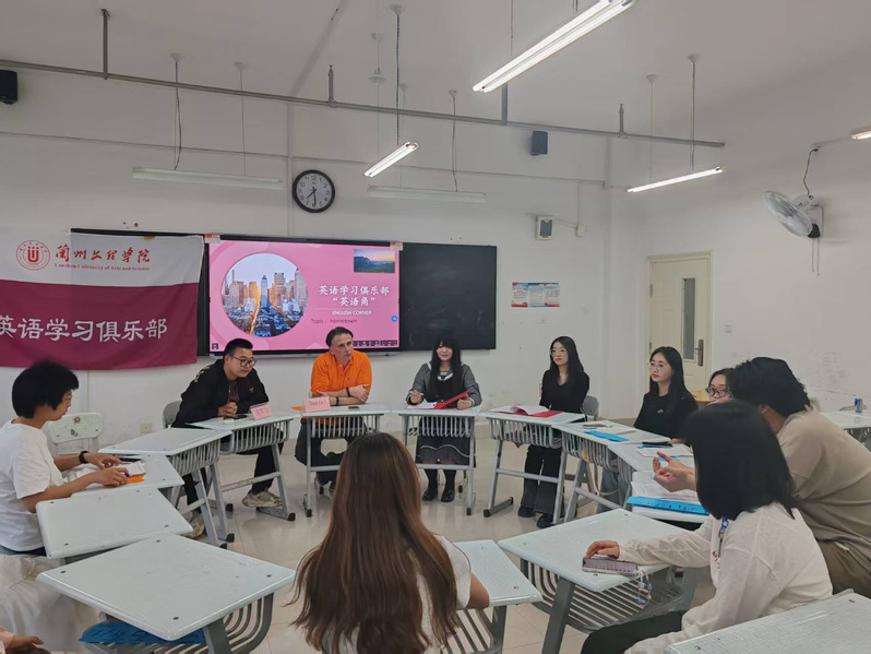 英语学习俱乐部举办英语学习角活动