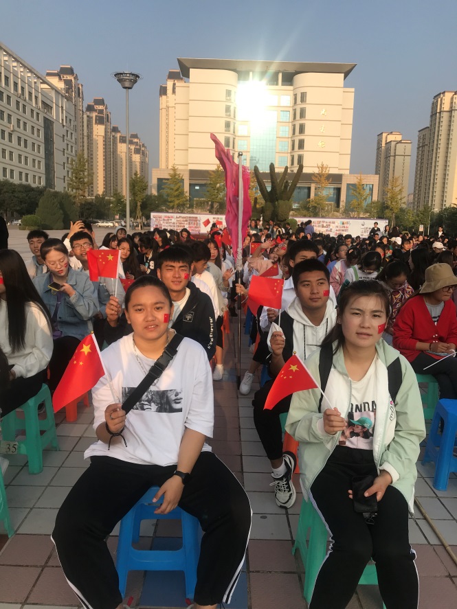 学院分团委组织团员青年观看新中国成立70周年阅兵式