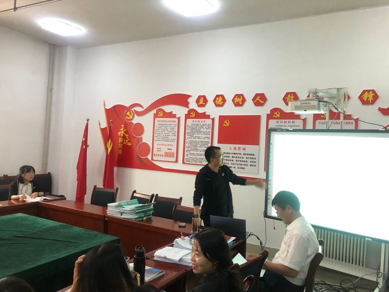 必赢565net官网继续深入开展“磨课”教研活动