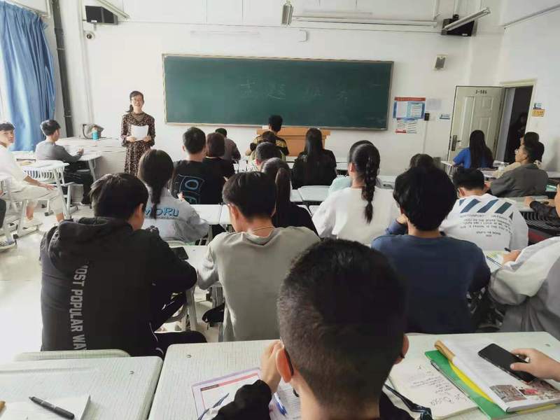 必赢565net官网新生入学教育之一——“学风评估建设”主题班会