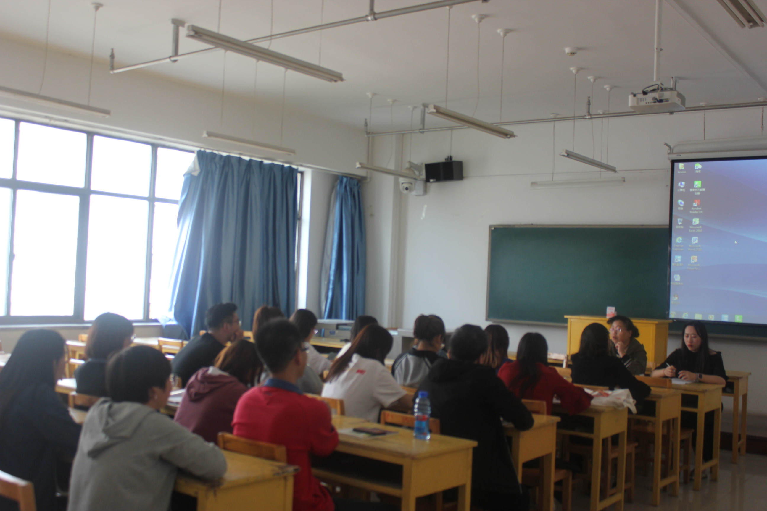 必赢565net官网召开学风建设会议