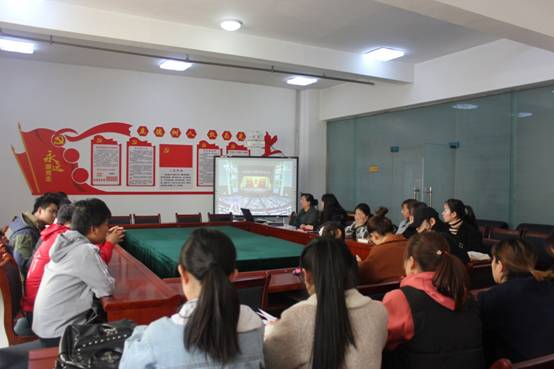 必赢565net官网组织师生观看2019全国“两会”开幕式