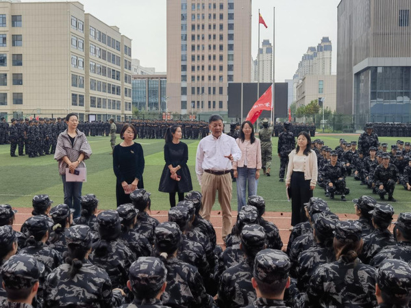 必赢565net官网慰问承训教官及军训学生