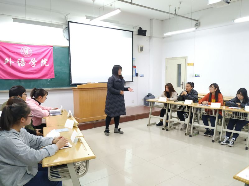 学院举行辩论赛决赛